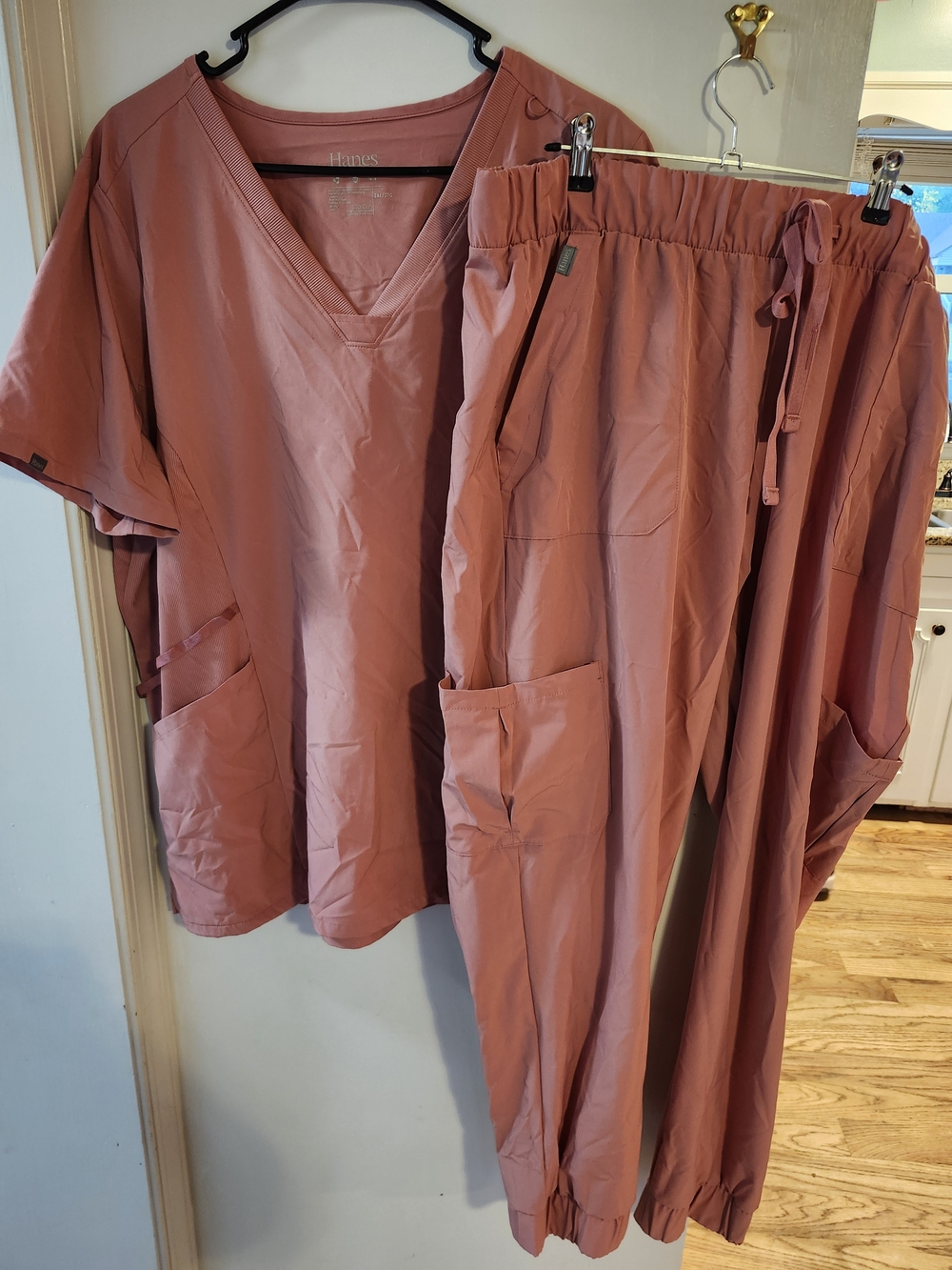 Hanes V-Neck Scrub Set in Dusty Rose